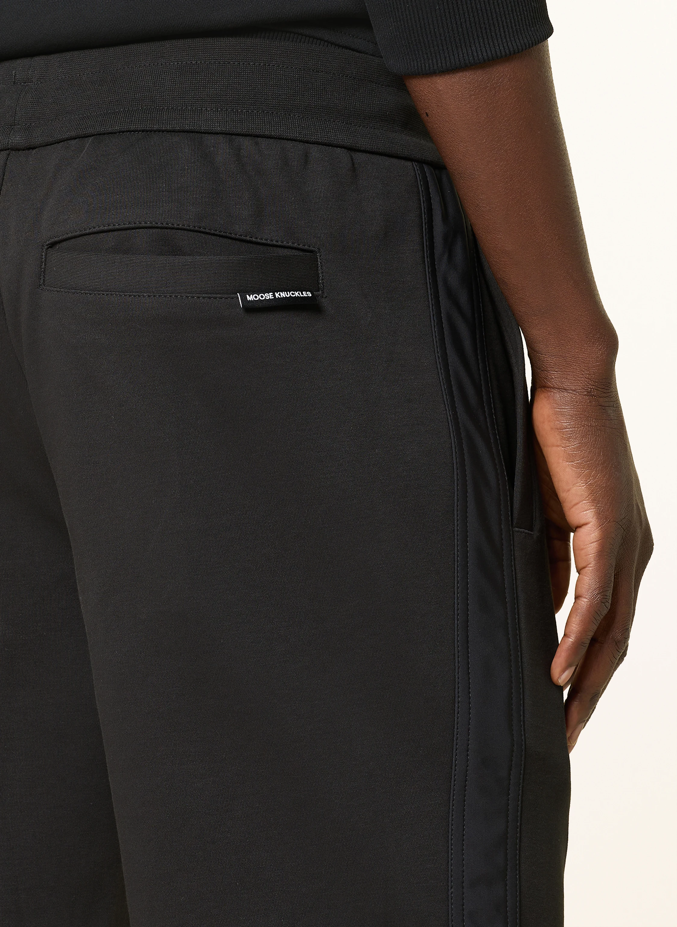 MOOSE KNUCKLES Sweatshorts DALON mit Galonstreifen