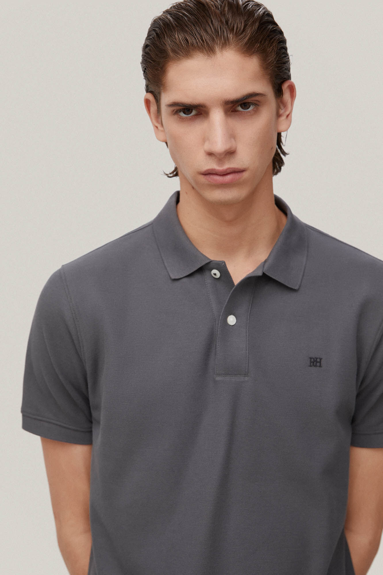 Camisa polo com logotipo - Cinza