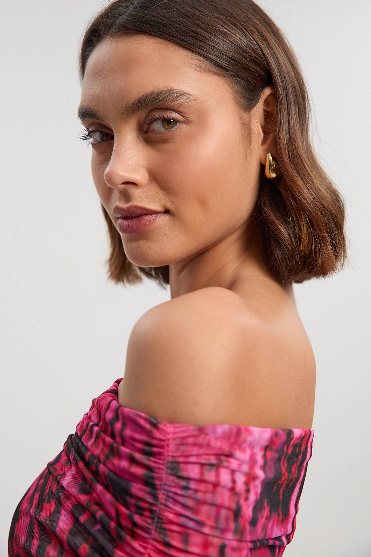 KarenMillen Body Froncé à Imprimé Animal et Épaules Dénudées