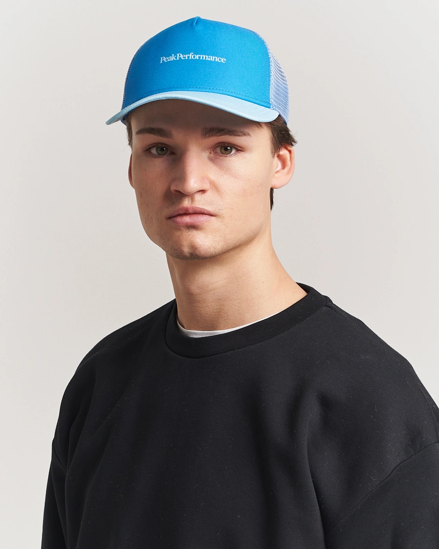 Peak Performance Trucker Cap Cloud/Brilliant Blue