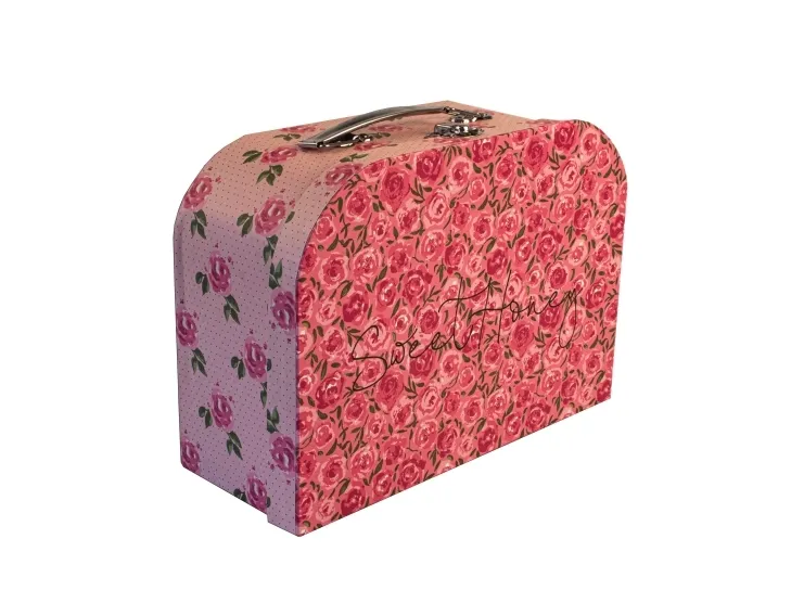 Tesæt i kuffert m. lyserødt blomstermotiv / Tea set in suitcase with pink flower motives