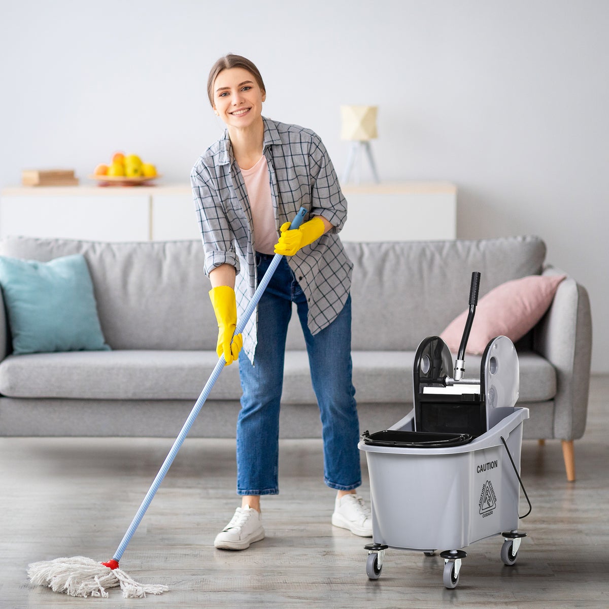 HOMCOM Schoonmaakwagen 36 liter, emmer met wielen, schoonmaak-emmer en dweilwagen met wringmechanisme, grijs, 54 x 41 x 91,5 cm