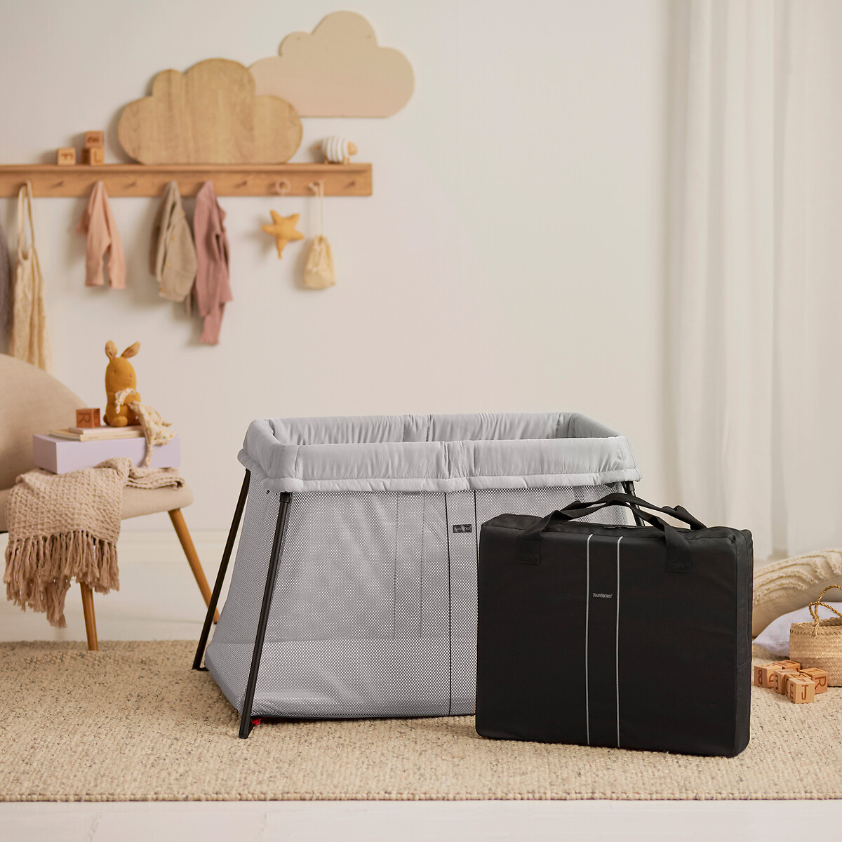 BABYBJORN<br>Conjunto de berço de viagem leve com lençol de elástico