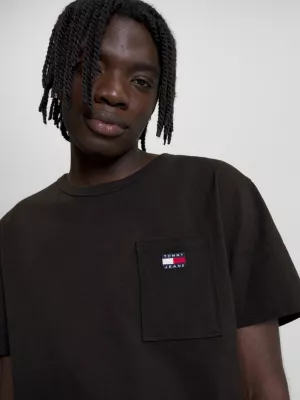Camiseta clássica com bolso para distintivo