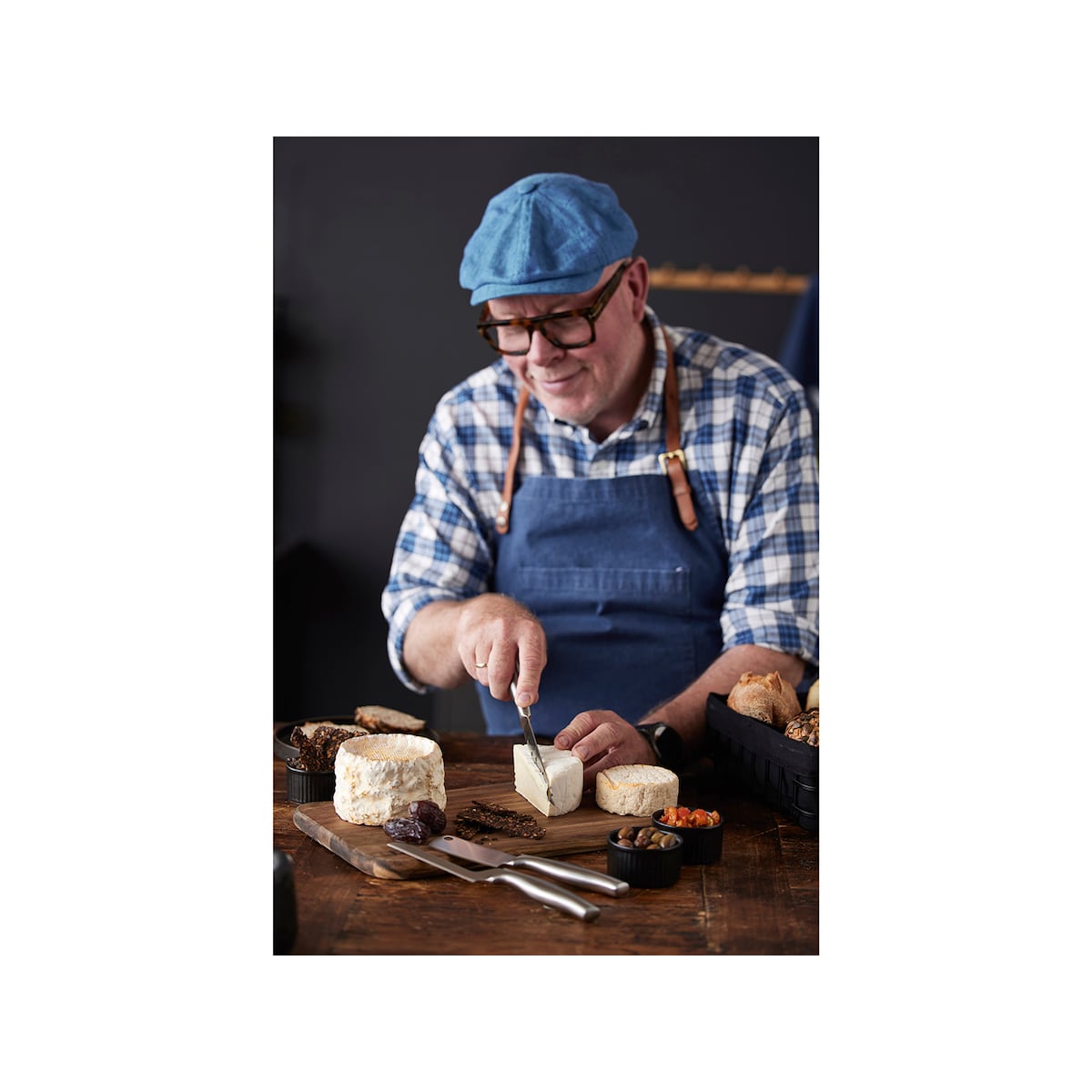 HOLM Cheese board with 3 knives