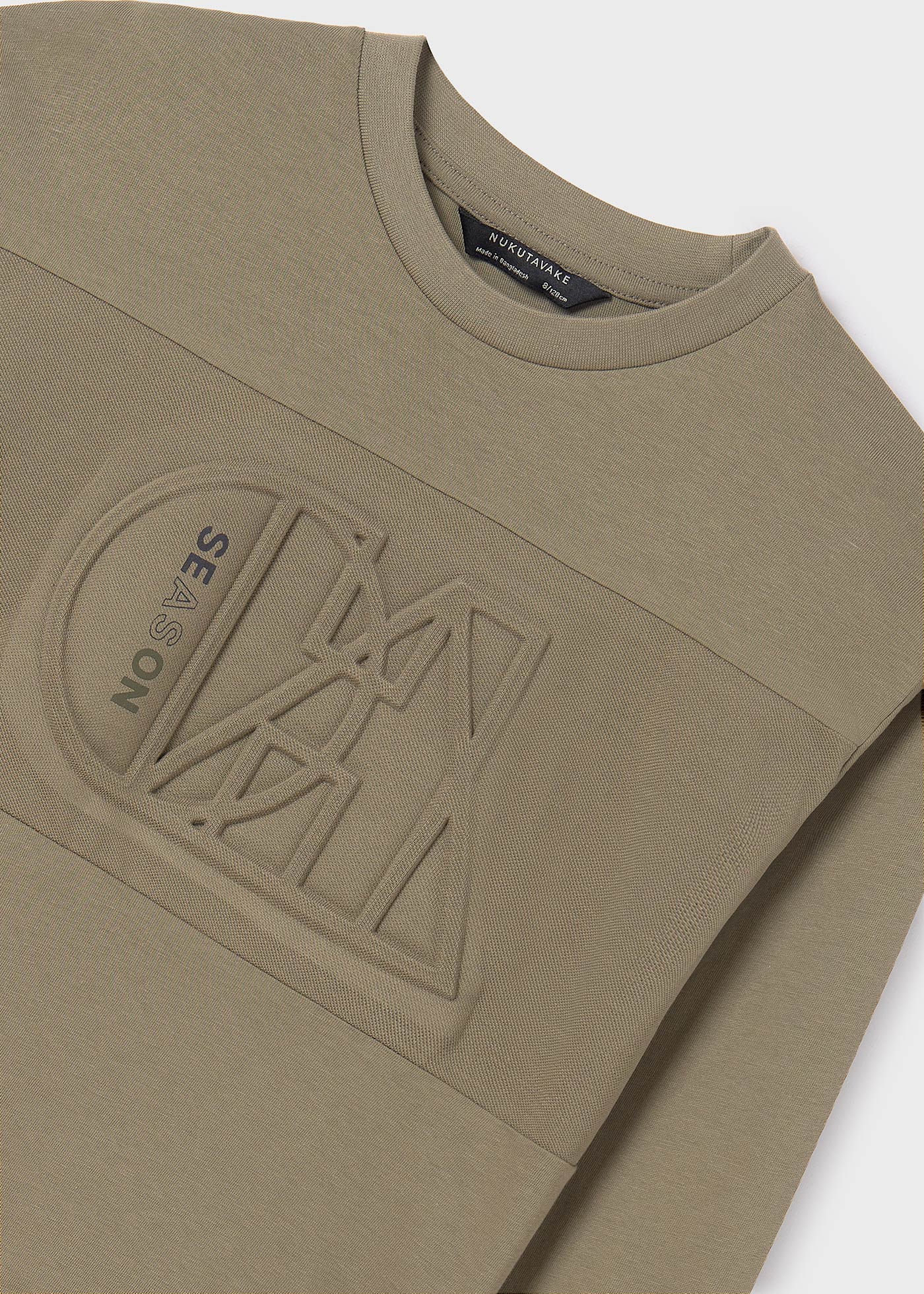 Camiseta Better Cotton com estampa em relevo para meninos