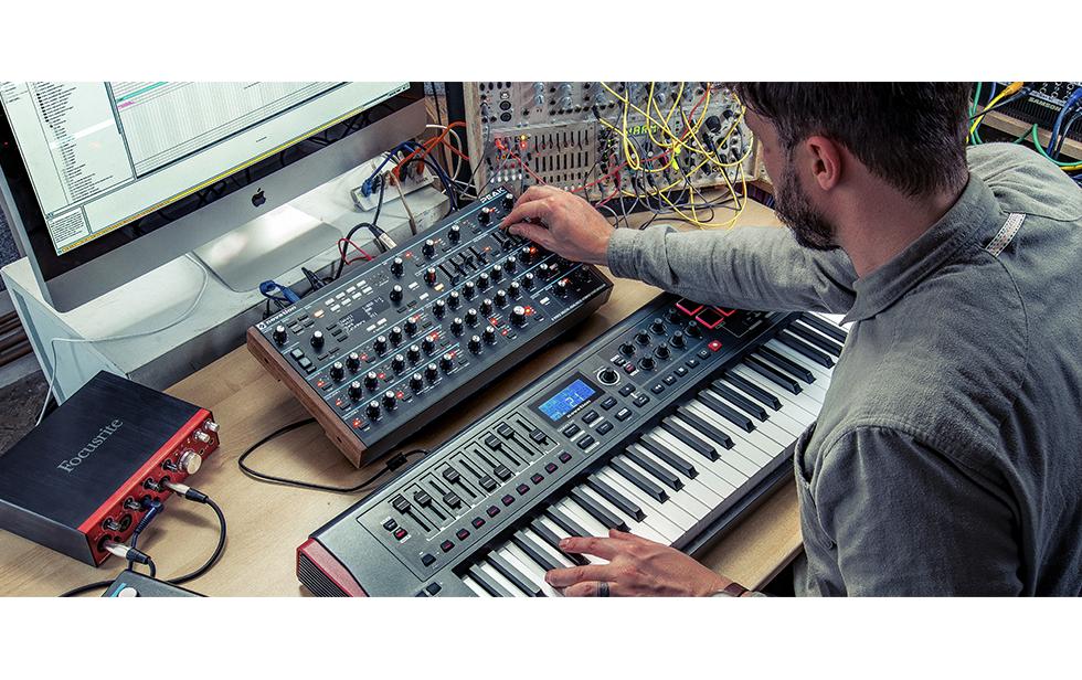Synthesizer Peak<br>Achtstimmiger Polyphon-Synthesizer