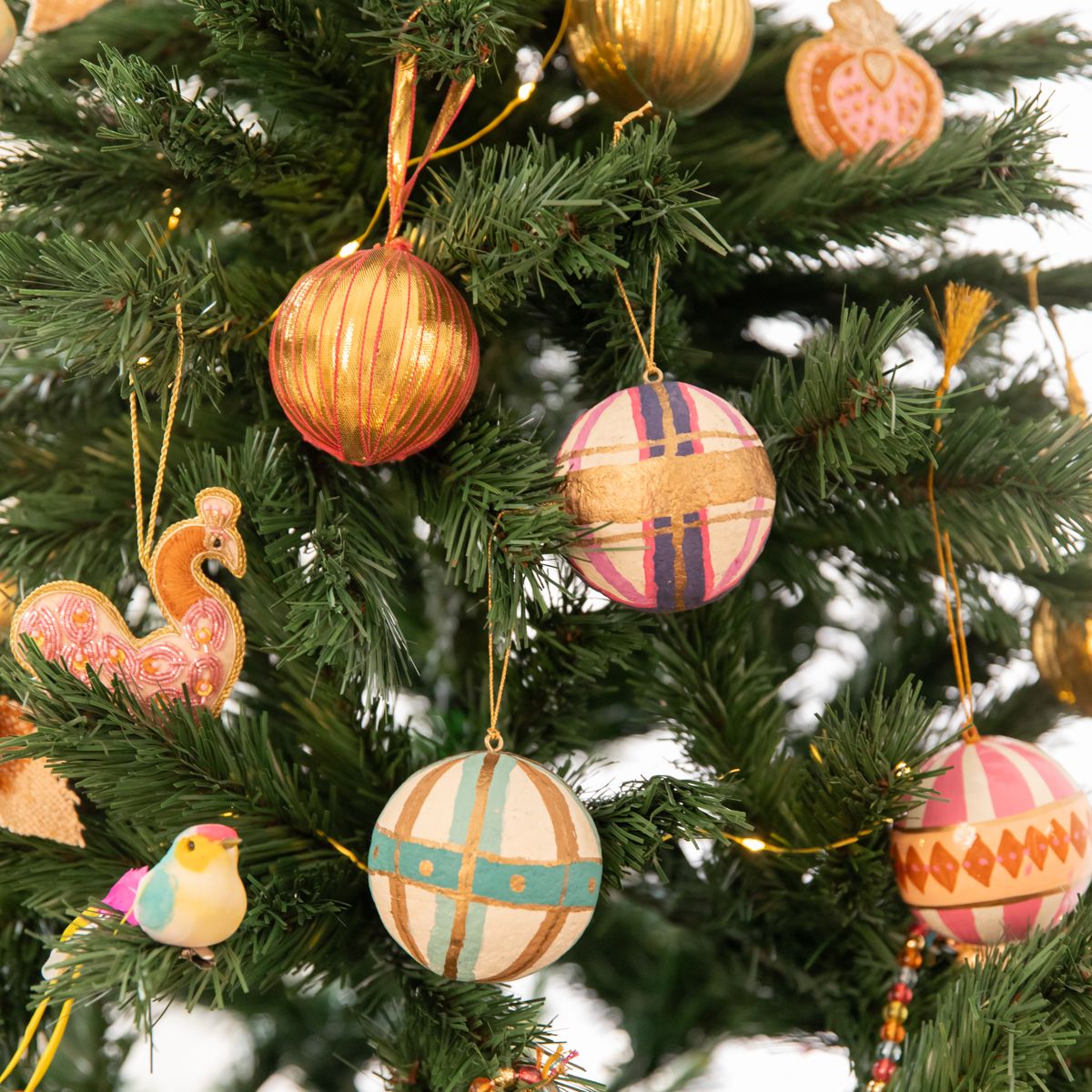 Suspension de noël broderies paon rose Pondie Chérie