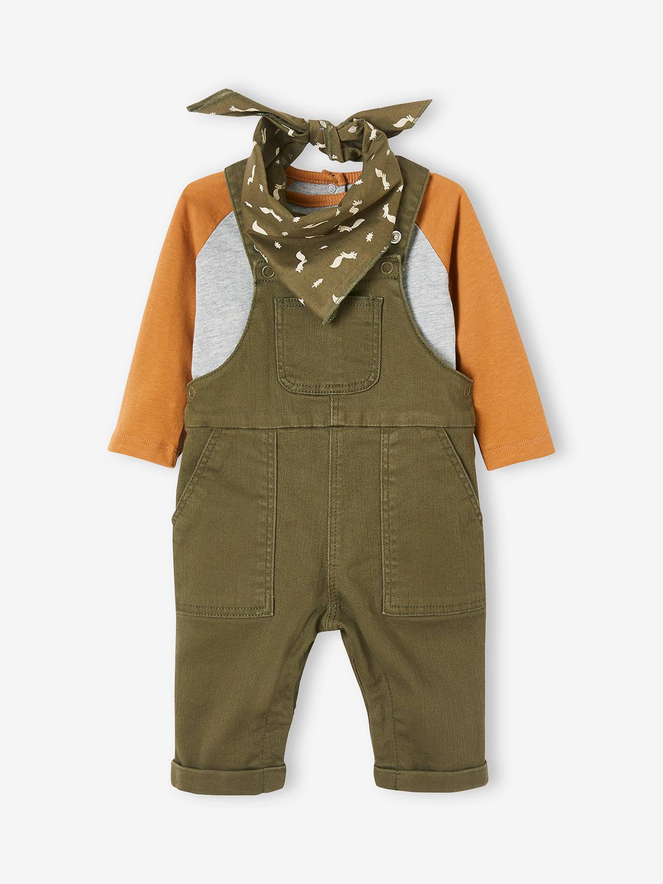 Conjunto de roupa de bebê de 3 peças: jardineira, camiseta e bandana cáqui.