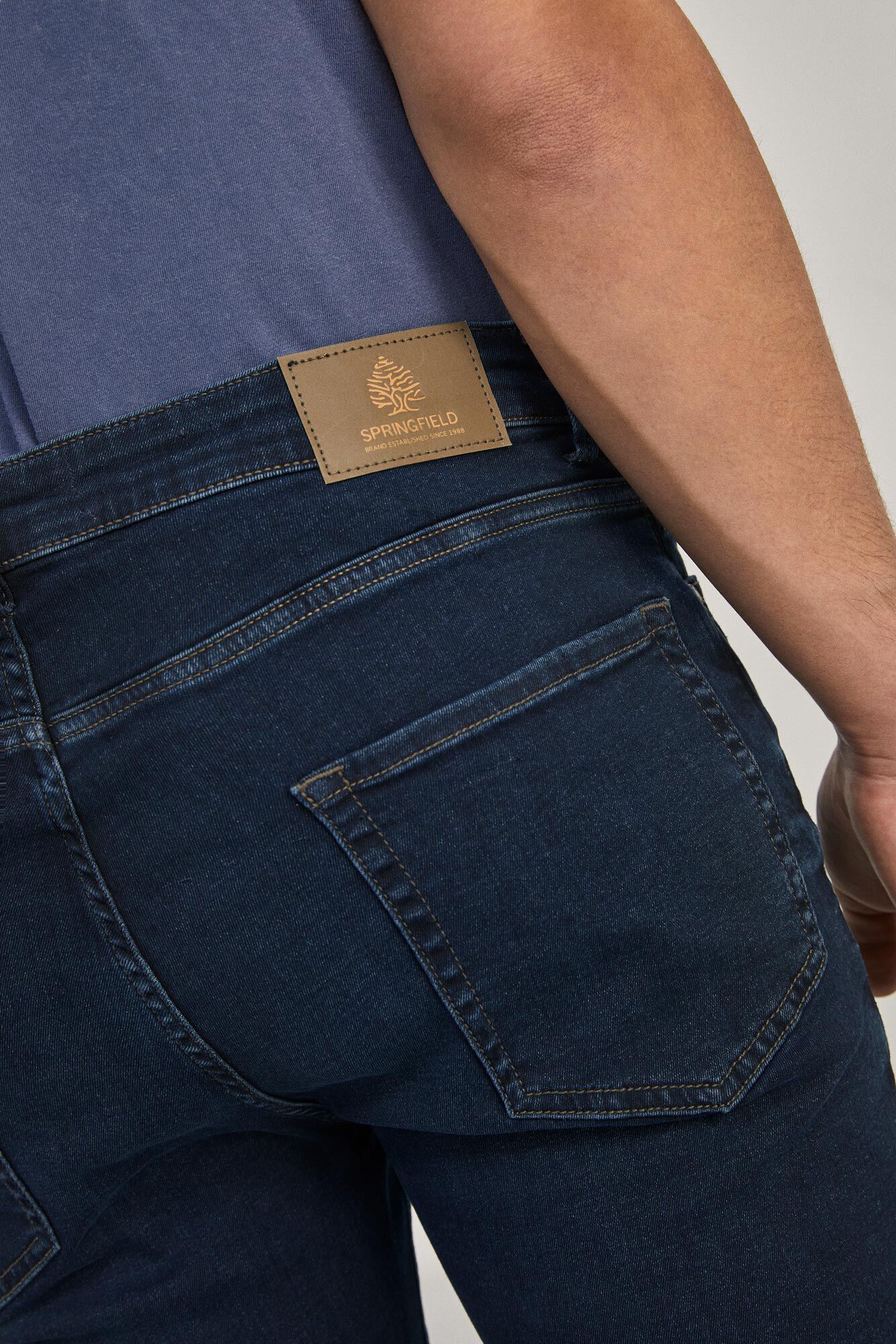 Calça jeans skinny azul escura com lavagem clara - azul