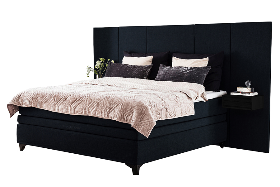 Majestic Crown kontinentalseng Tekstil 020/021 mørk blå. 180x210 cm med Majestic overmadrass og Exact funksjon. Fast/Fast. Eicon ben sort. Uten hodegavl
