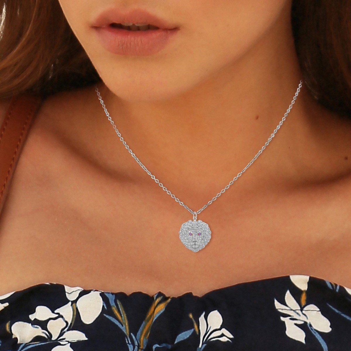Collier signe astrologique lion orné de Cristaux scintillants SC Crystal en Métal rhodié