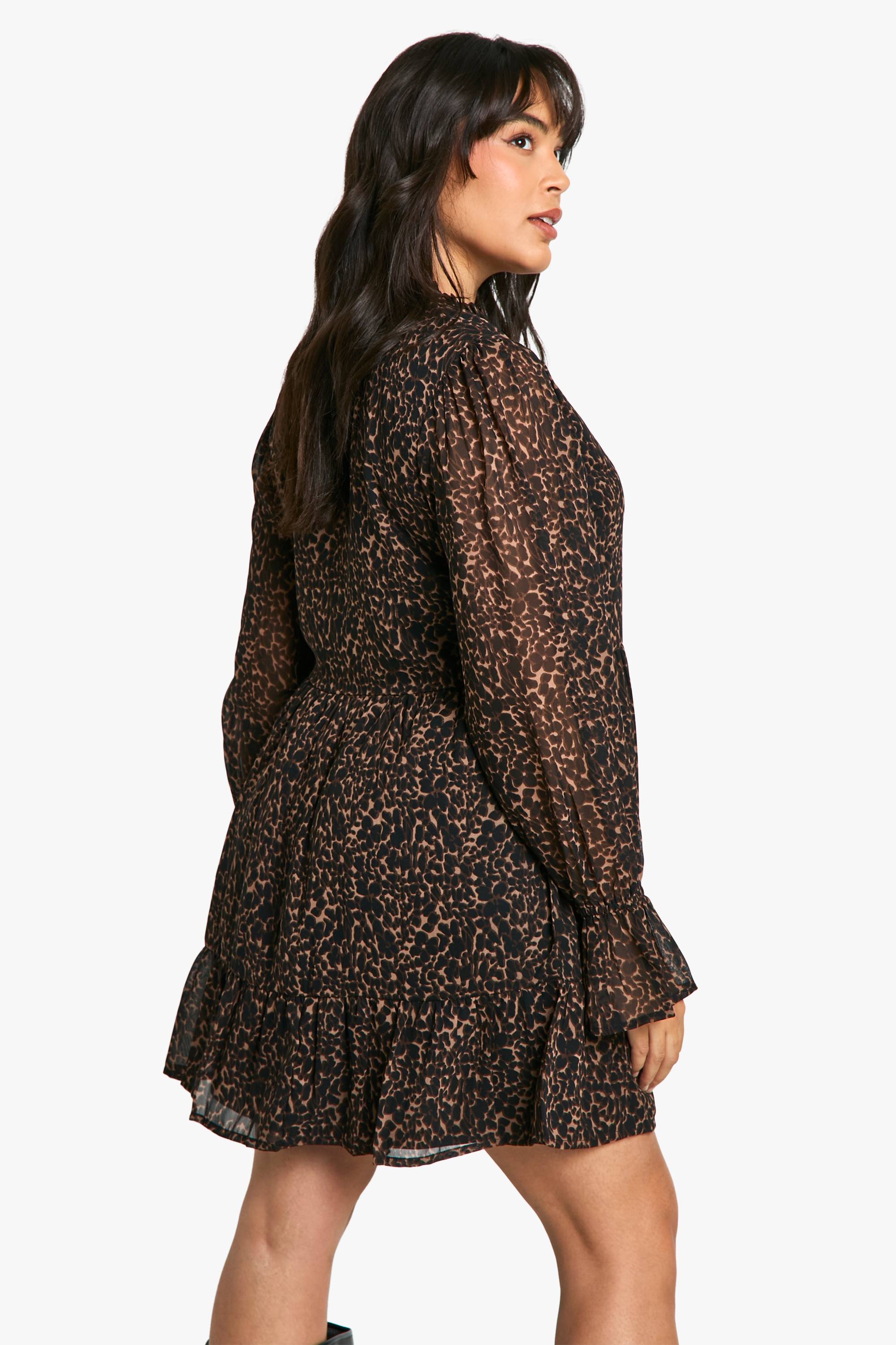 boohoo Robe chemisier en chiffon grande taille à imprimé animal