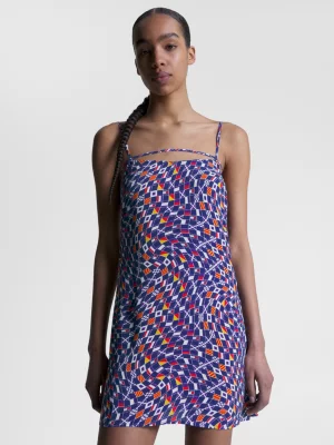 Vestido evasê com estampa de bandeira quadriculada de arquivo