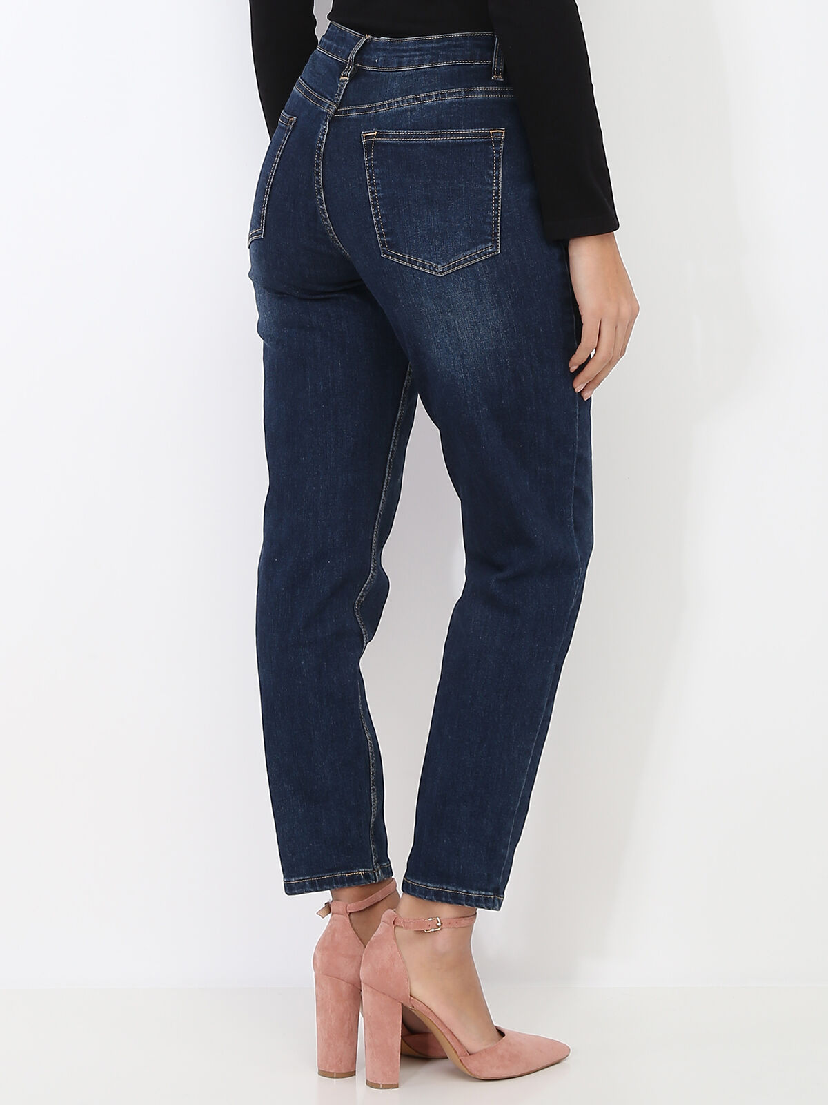 Jeans mom légèrement délavé- Bleu foncé