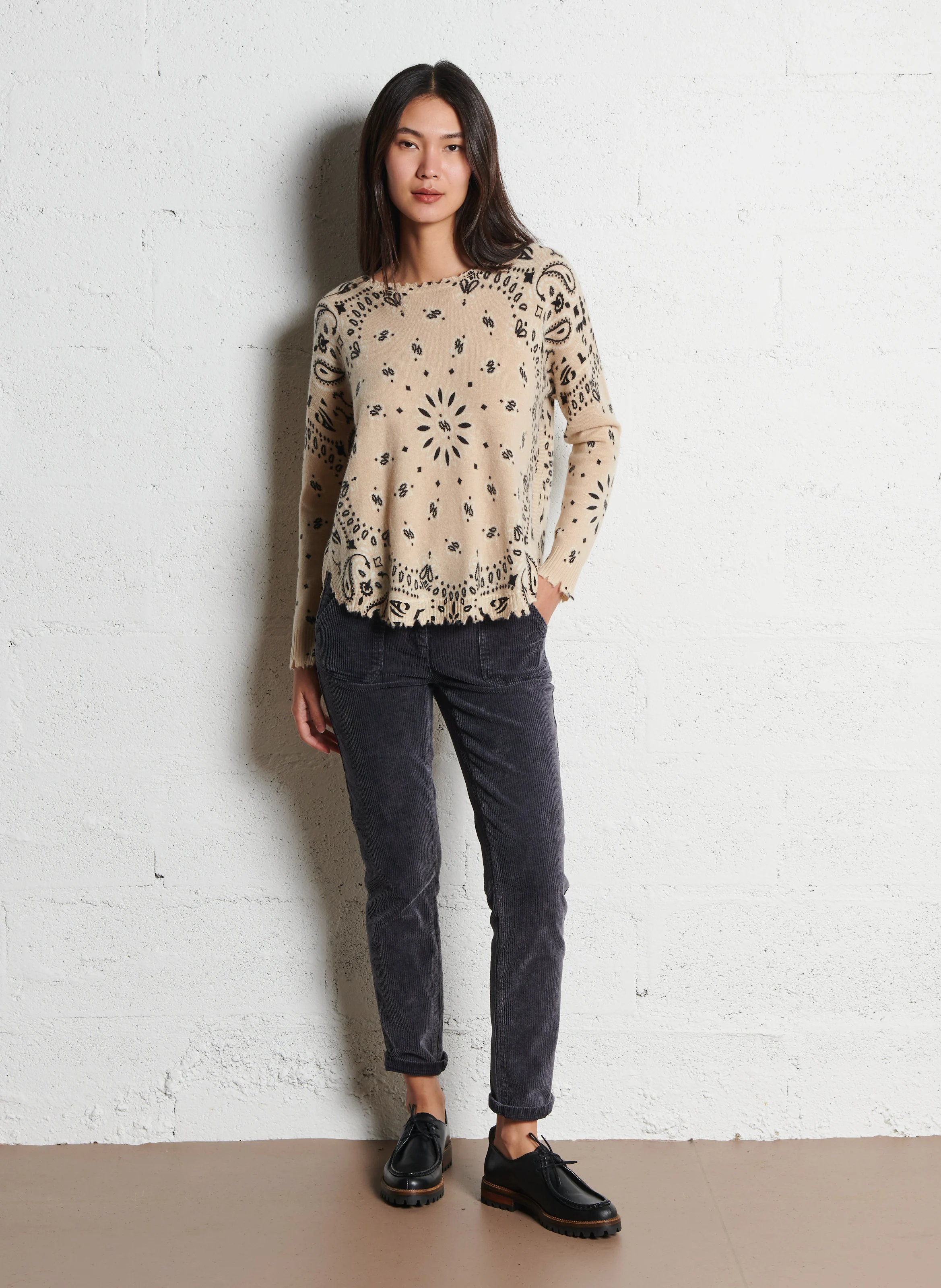 MELA - Pull droit col bateau motif bandana en cachemire | Beige