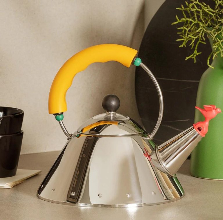 Alessi 9093/1 by Michael Graves fluitketel small geel
