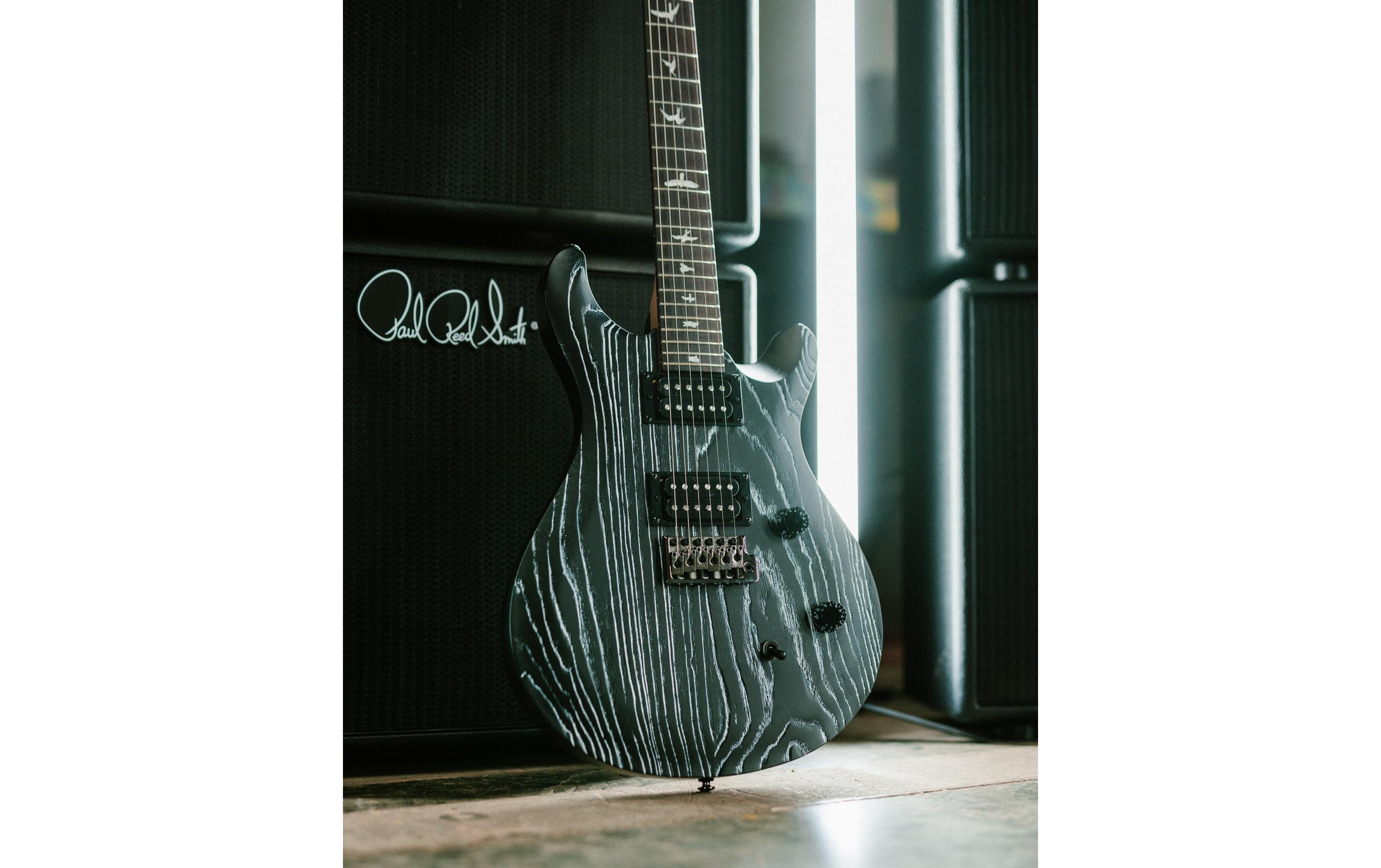 E-Gitarre SE Swamp Ash CE 24 LTD SWHITE<br>CE 24 Sandgestrahlt in limitierter Auflage