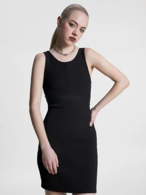 Vestido justo com faixa e logo