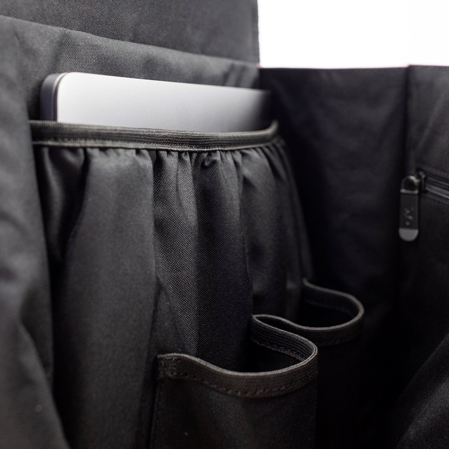 Bold Banana Beyond Bold Envelope Backpack obsidian