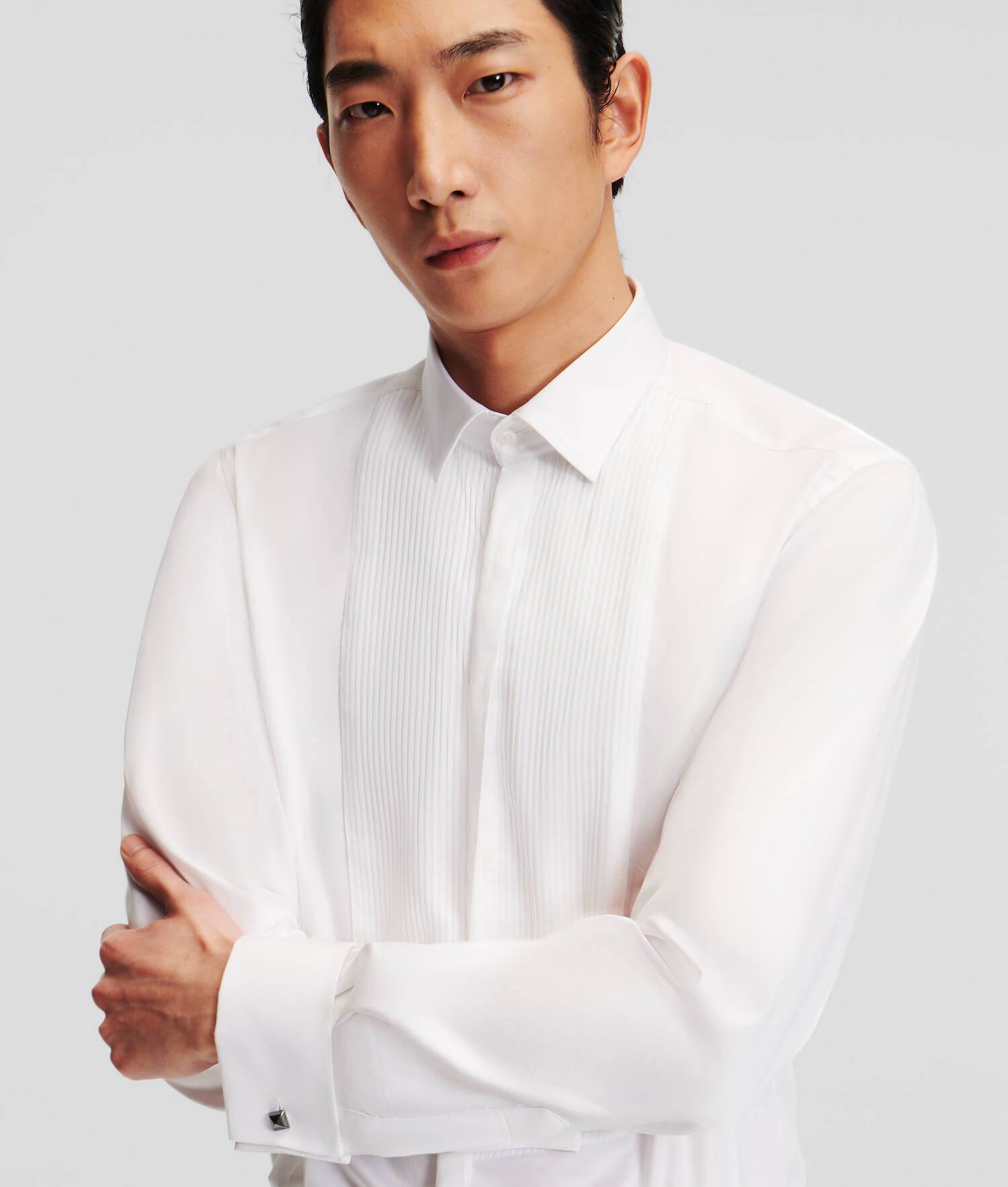 CHEMISE À LA COUPE MODERNE