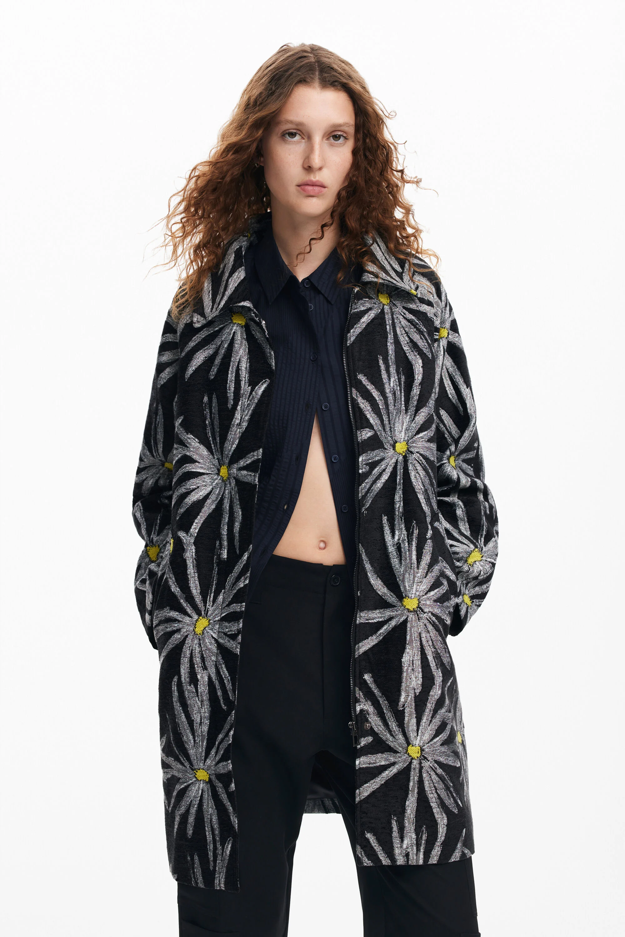 Abrigo estampado margaritas