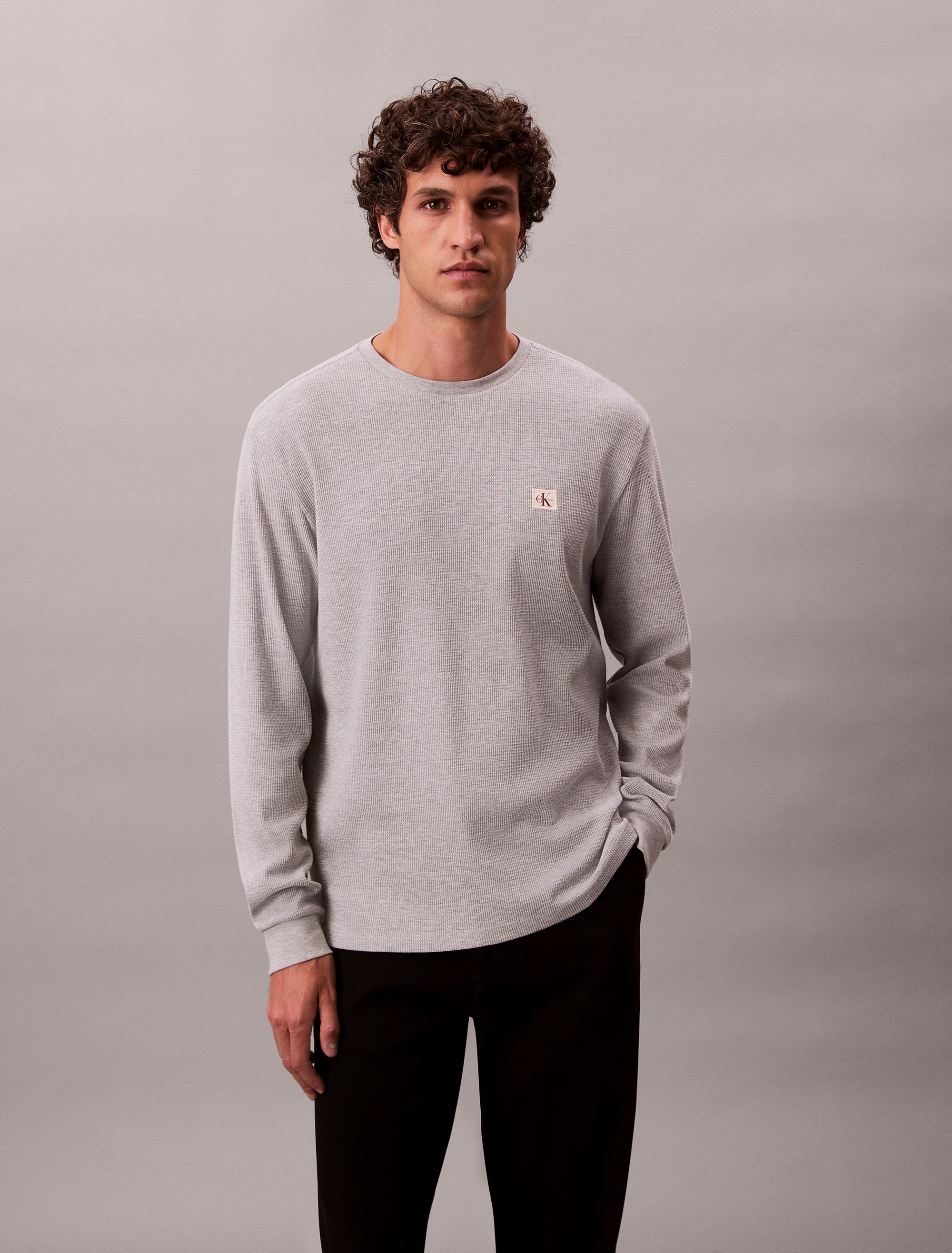 Calvin Klein Jeans Langarmshirt »LS WAFFLE BADGE CREWNK TEE«, Mit Rundhalsausschnitt