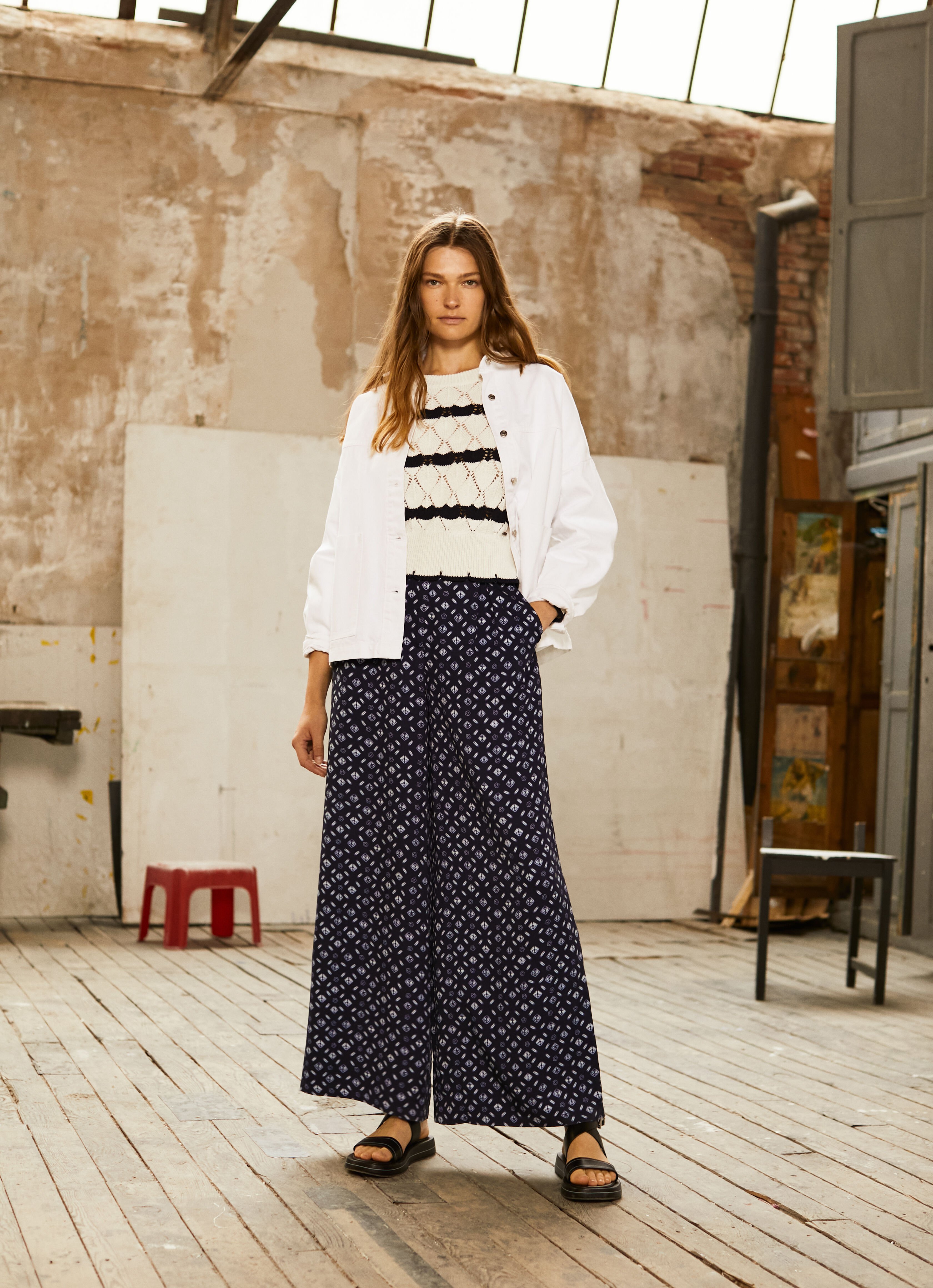 CALÇA ESTAMPADA DE PERNA LARGA - multicolorida