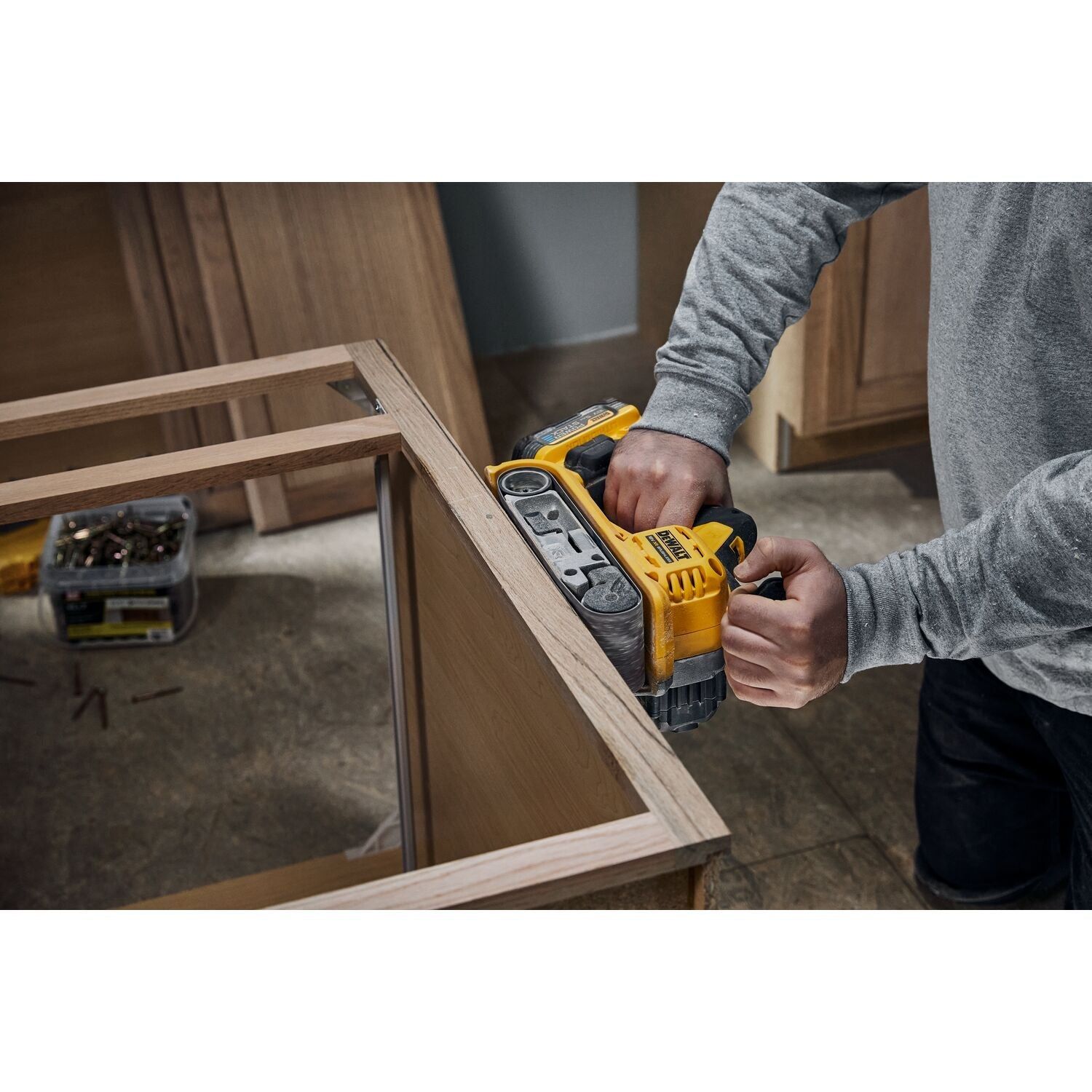 DeWALT DCW220NT Accu bandschuurmachine 75x533mm 18V XR Basic Body in TSTAK