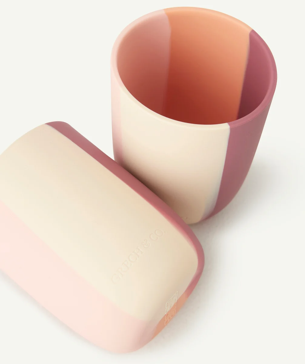 GRECH & CO.LOT DE 2 VERRES ROSES ENFANT EN SILICONE