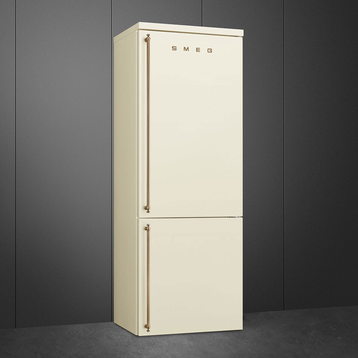 Smeg FA8005RPO6 Kombiskap høyrehengslet 70 cm, creme