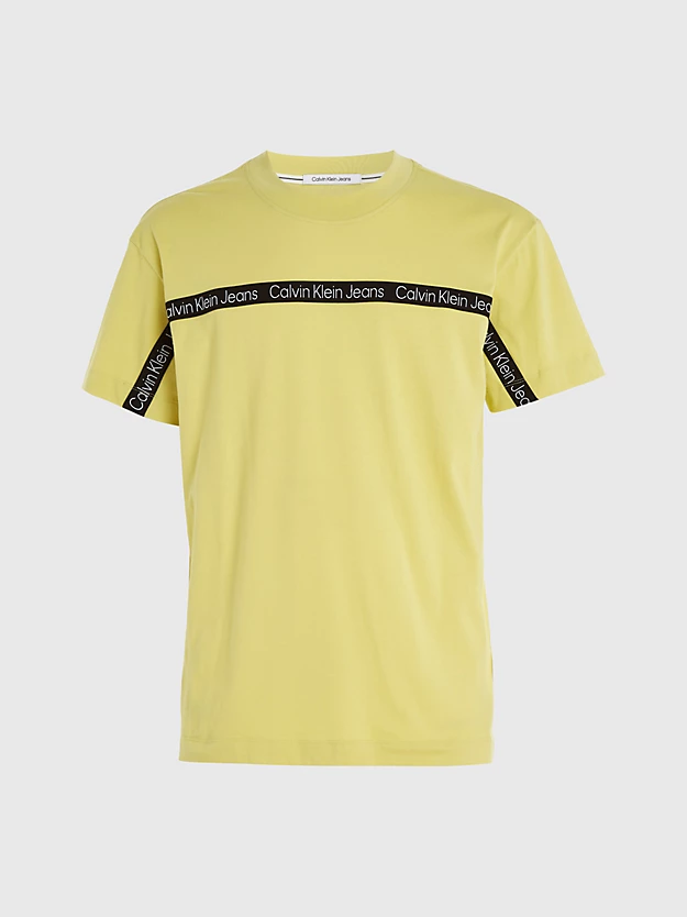 Camiseta com fita adesiva com logo