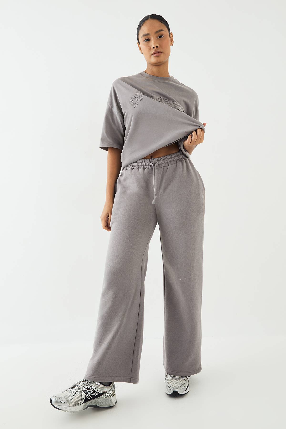 Jogging Jambe Droite avec Appliqué Tissu Assorti DSGN Studio
