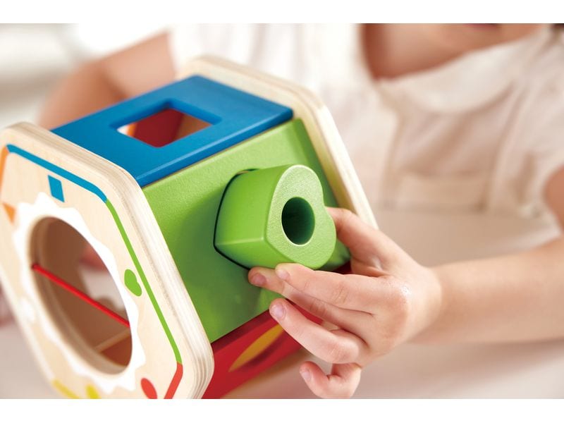 Hape Wunderbarer Formensortierer Steckspiel mit verschieden Farben und Formen