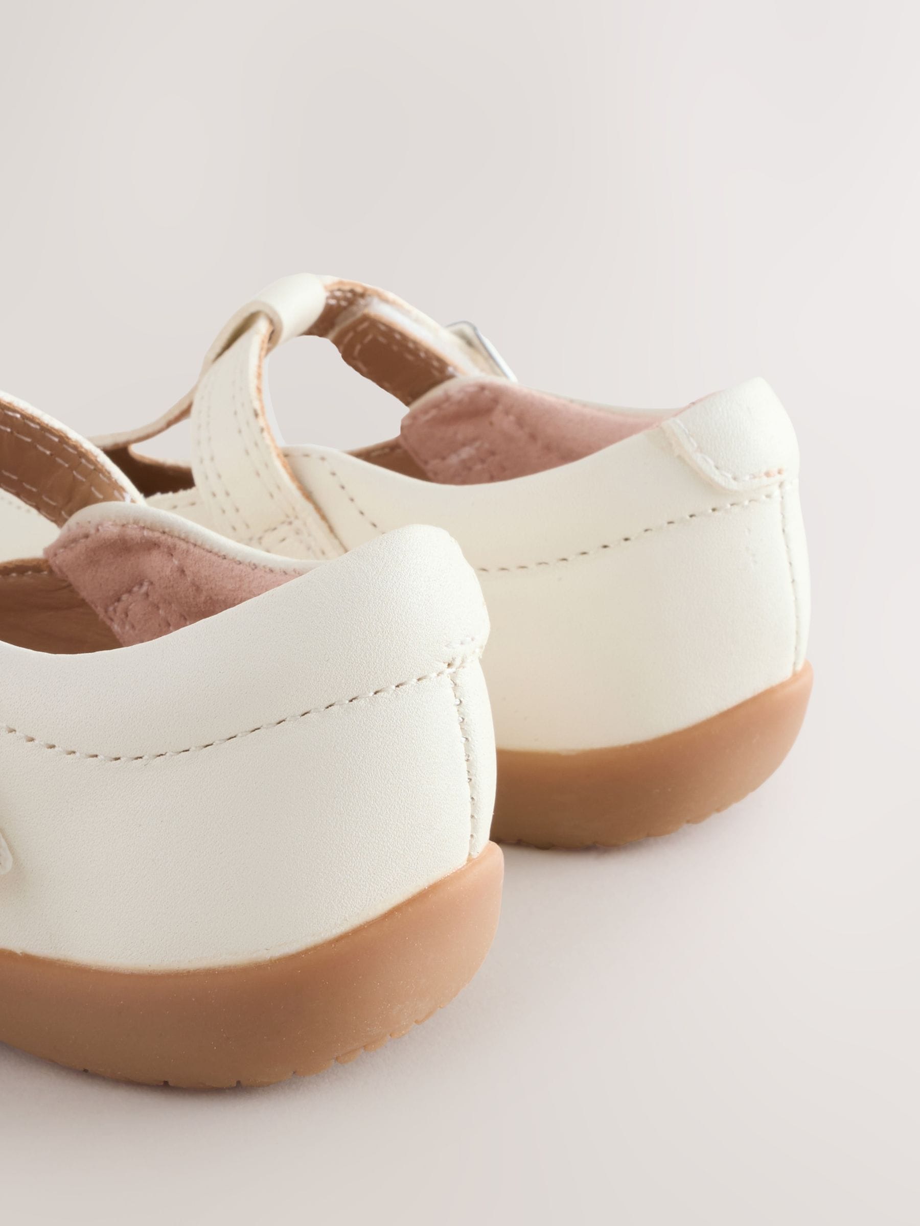 Wit leer - First Walker schoenen met klittenband en T-bandje