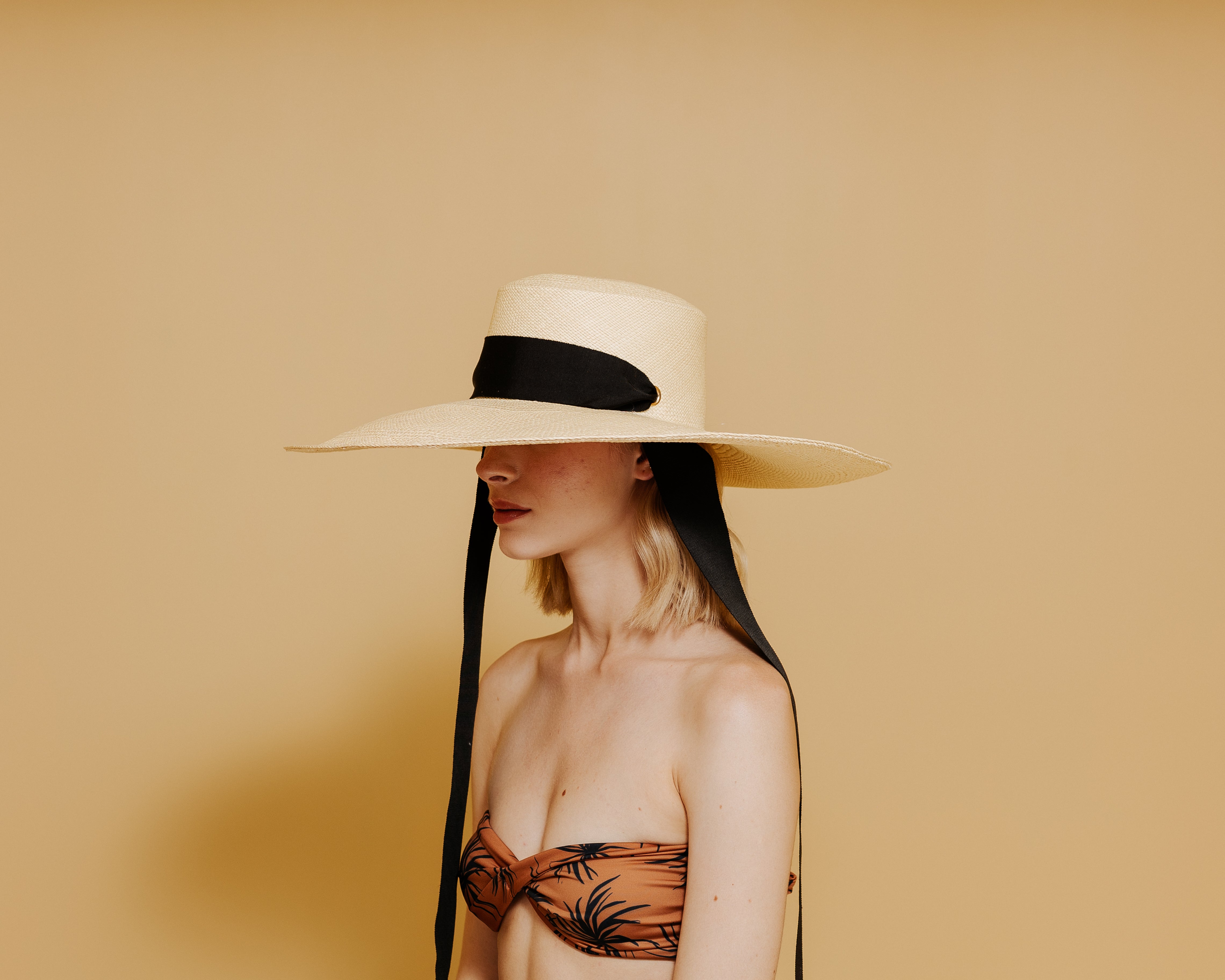 Chapeau en cordovan à bord extra long avec ruban gros-grain ajustable