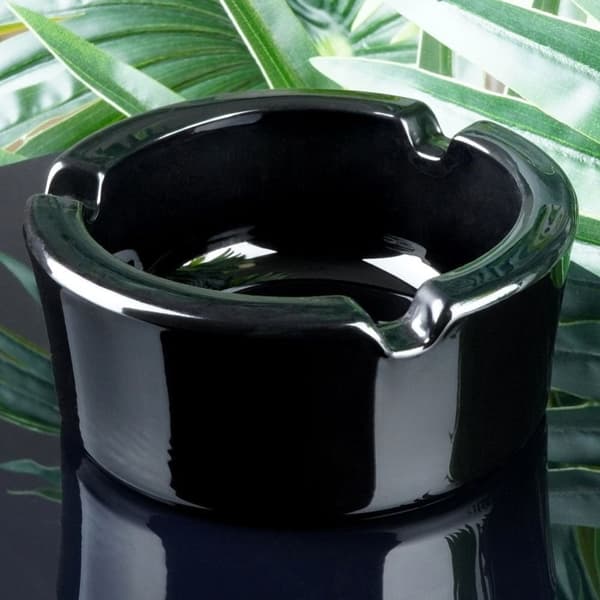 Elegant rundt askebeger i sort glass for hjem og hage