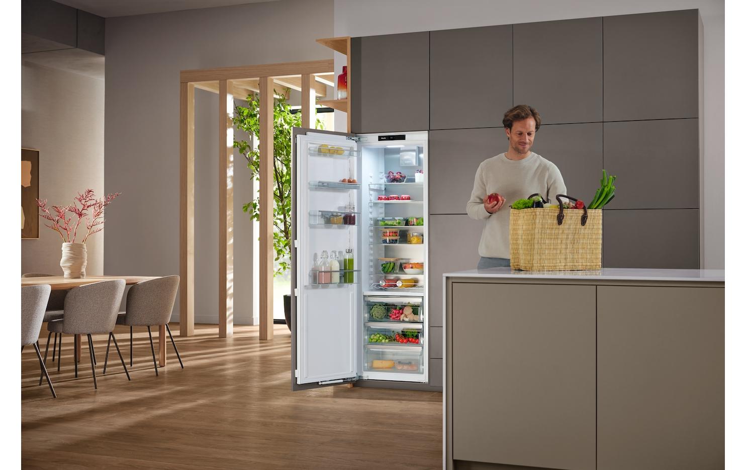 Einbaukühlschrank K 7747 D Links<br>Einbau-Kühlschrank für professionelles Einlagern, dank PerfectFresh Pro und DynaCool