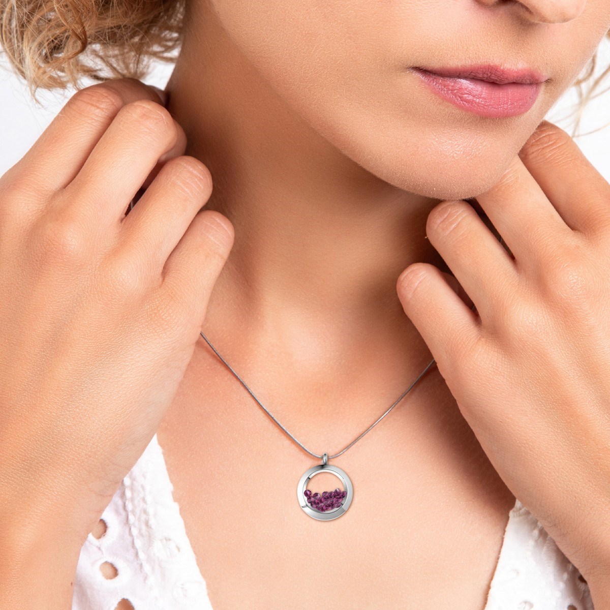 Collier rond SC Crystal orné de Cristaux scintillants