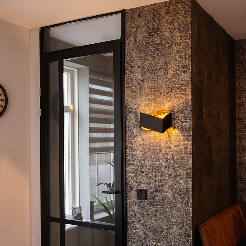 Design wandlamp zwart met gouden binnenkant - Fold