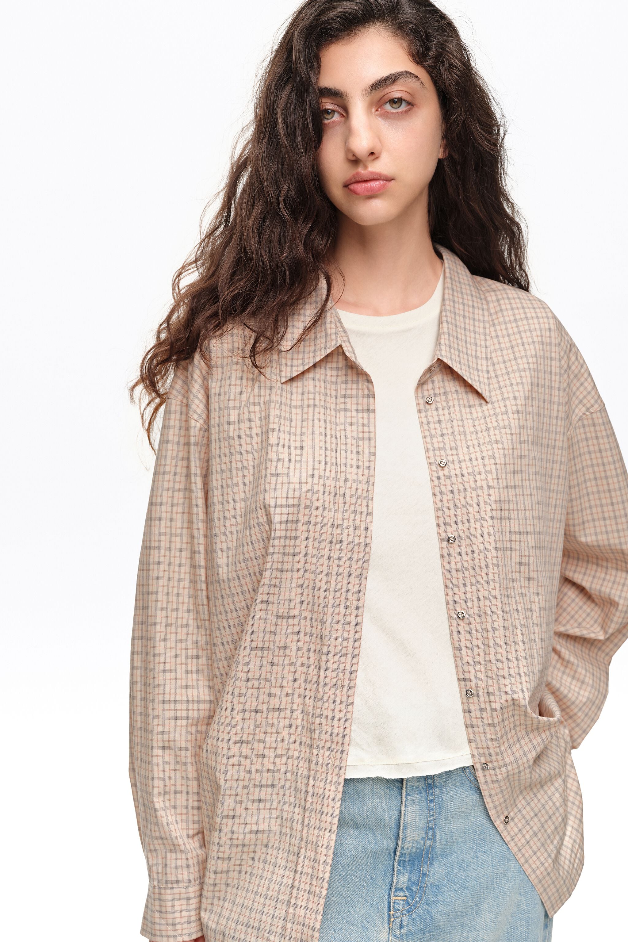 Camisa xadrez bege decotada
