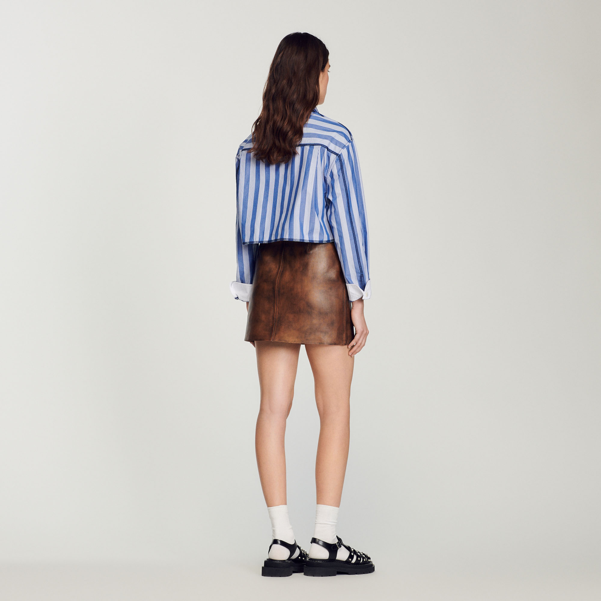 Jupe courte en cuir vieilli