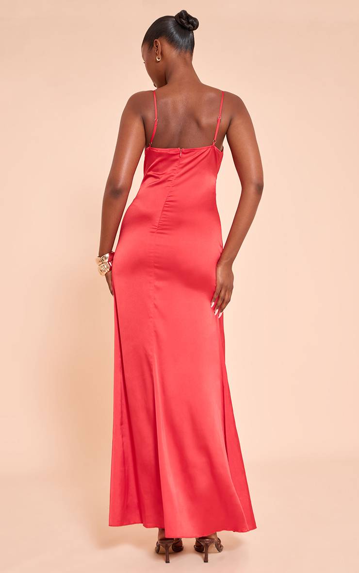 Rouge Robe Longue Satinée À Fines Bretelles