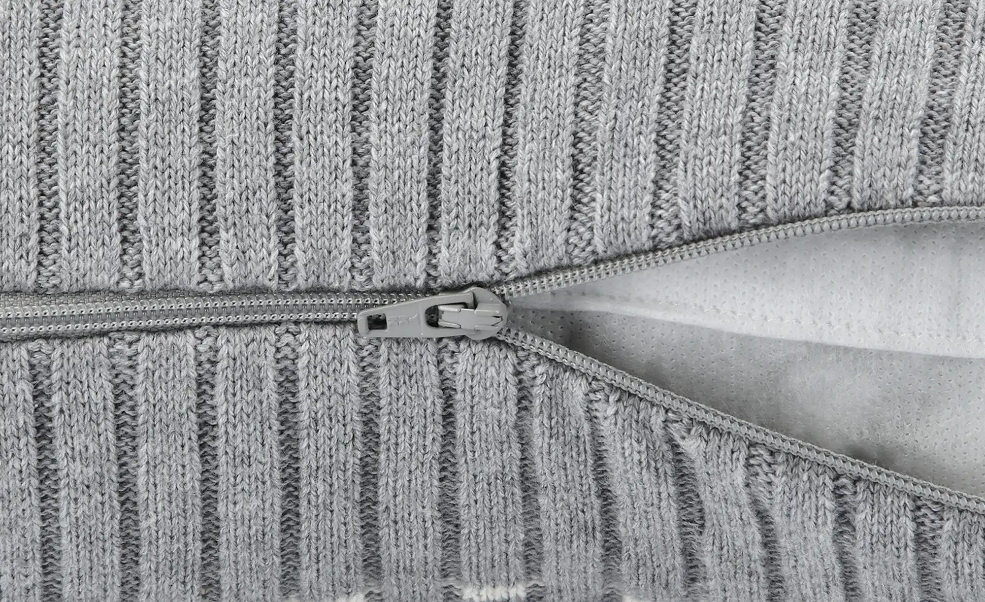 Gray & Jones Kissen Black Coast