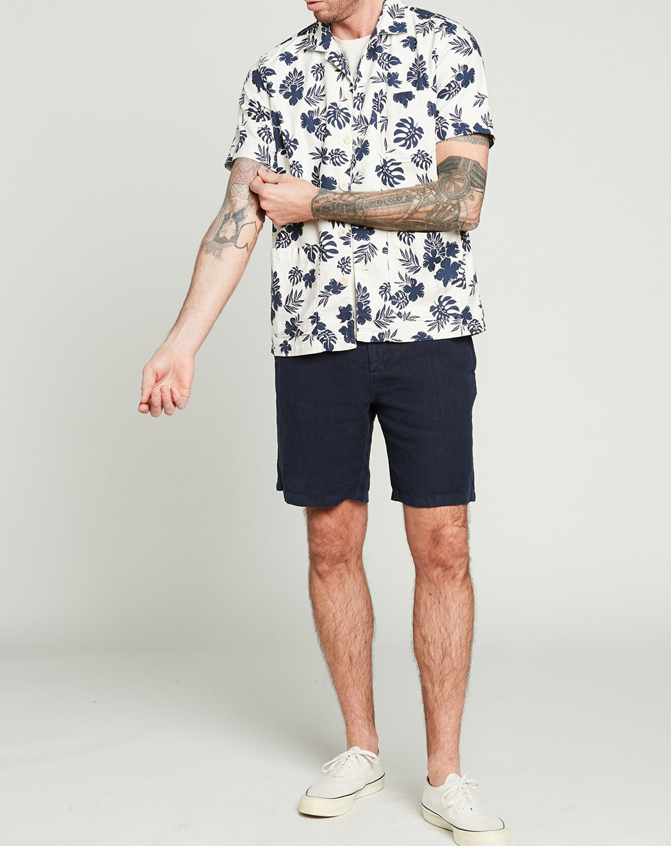 Hartford Chemise regular Parker feuilles tropicales  bleu marine/écru