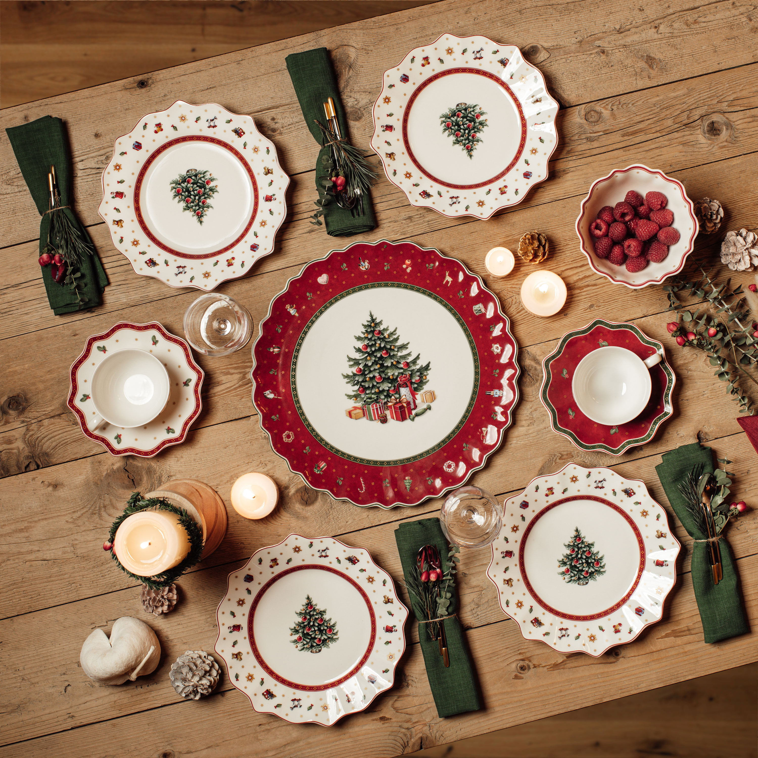 Toy's Delight Cake plate Red, 13'', Premium Porcelain