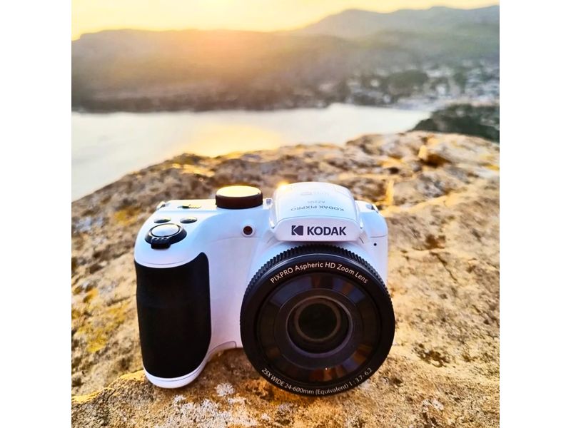 Kodak Fotokamera Pixpro Astra Zoom AZ255 – Weiss Vielseitige, kompakte Kamera für Foto- und Filmaufnahmen