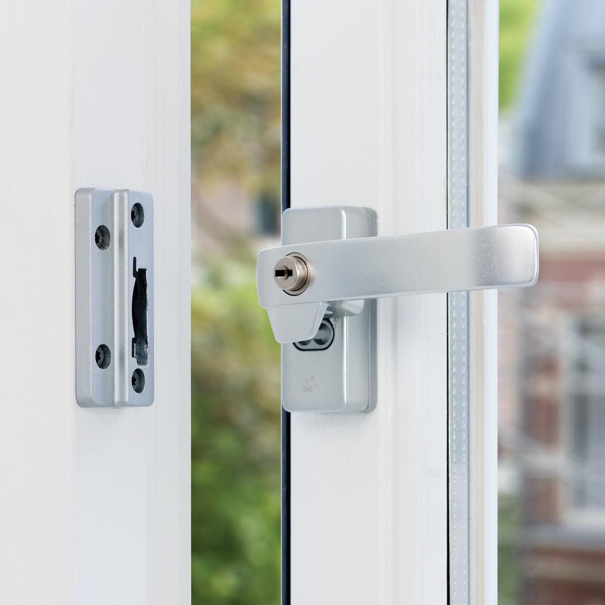 AXA 3329 Veiligheids raamsluiting F1 met cilindersluiting, nok en haakschoot opbouw rechtsdraaiend - 3329-51-91/GE