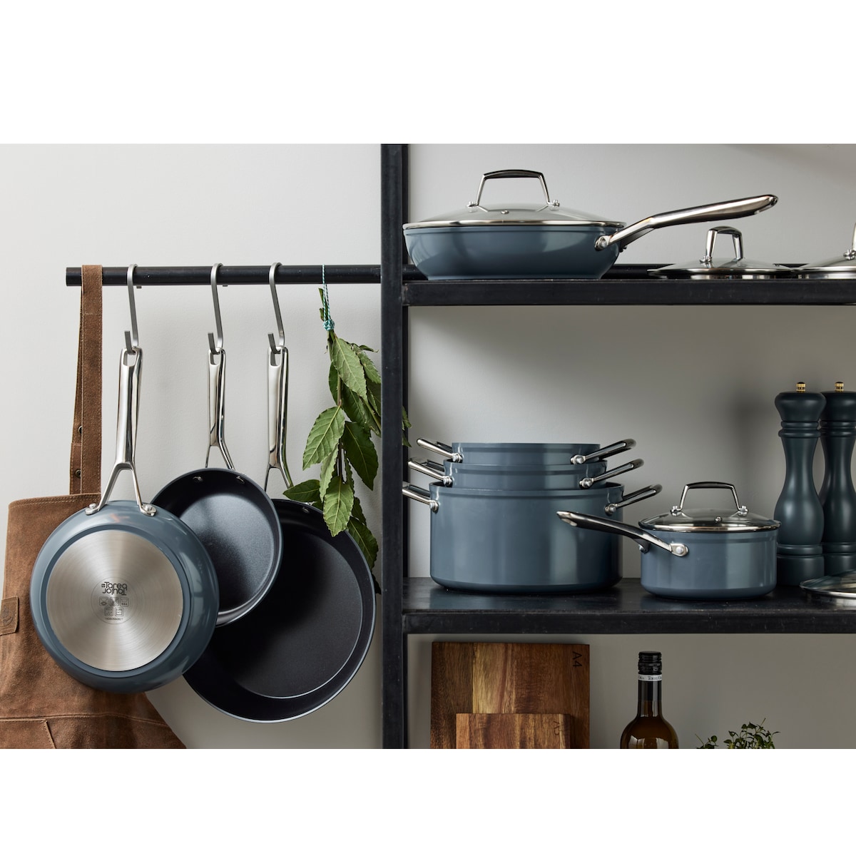 By Tareq Taylor Vivian Casserole 5.6 liter Indigo