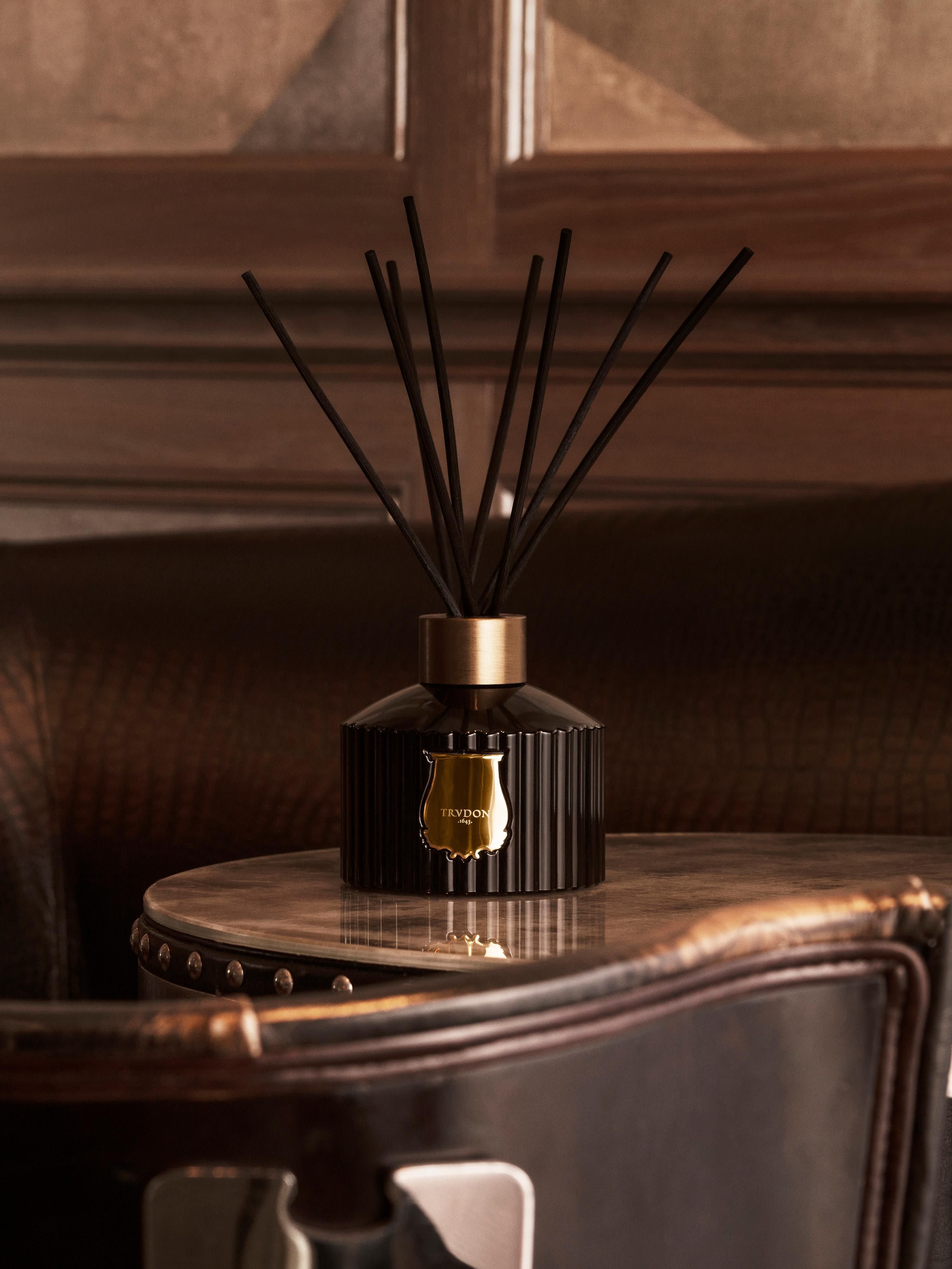 Handgemaakte diffuser Ernesto (kruidnagel, labdanum, eikenhout & patchouli)